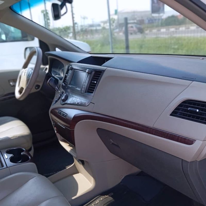 Thumbnail 7 of 2012 Toyota Sienna XLE